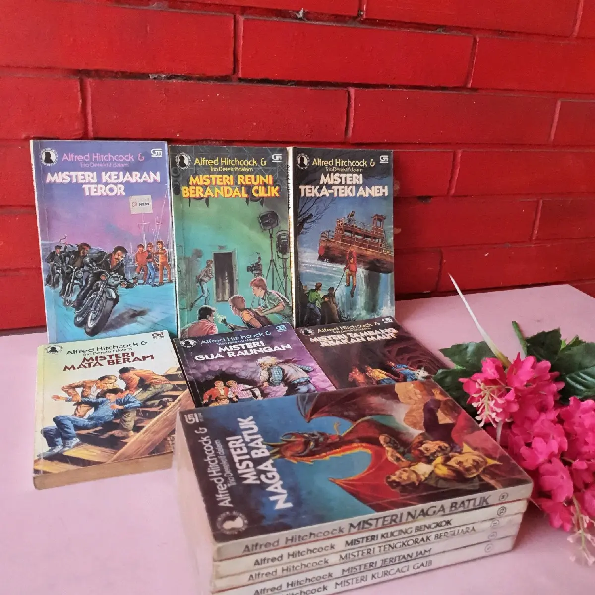 Novel Alfred Hitchcock Trio Detektif Special Edition