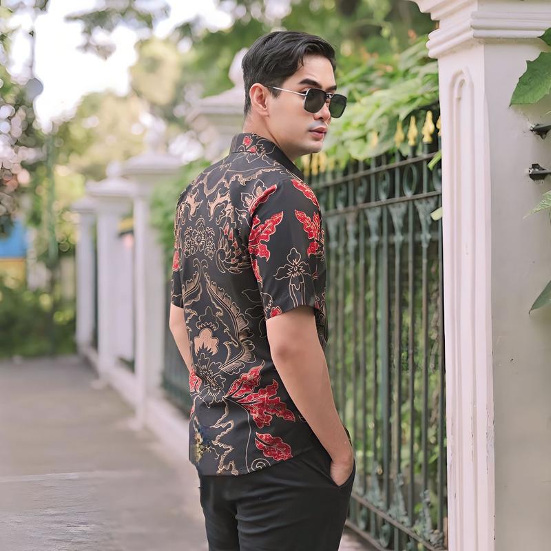 Batik solo modern hem lengan pendek lapis furing kekinian Baju Pria Kain Katun Slim Fit Motif Sultan original red 1