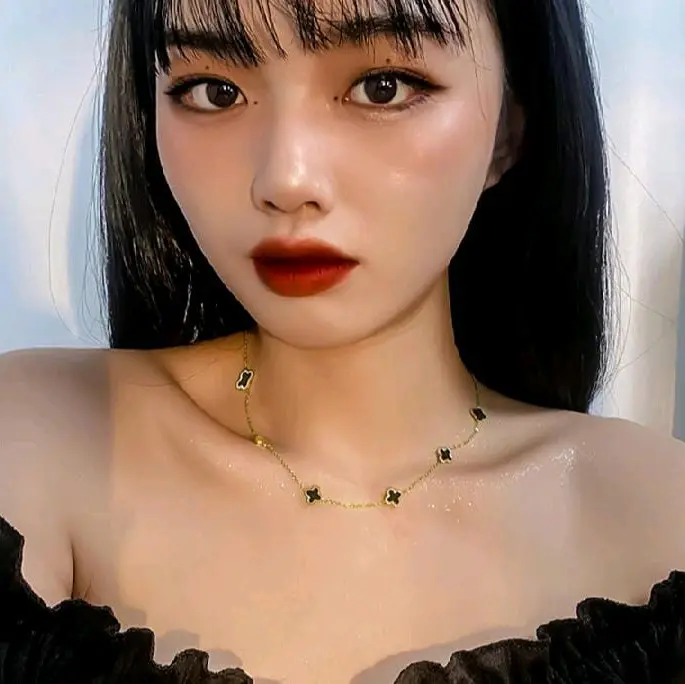 kalung wanita motif plus titanium anti karat nyaman di leher