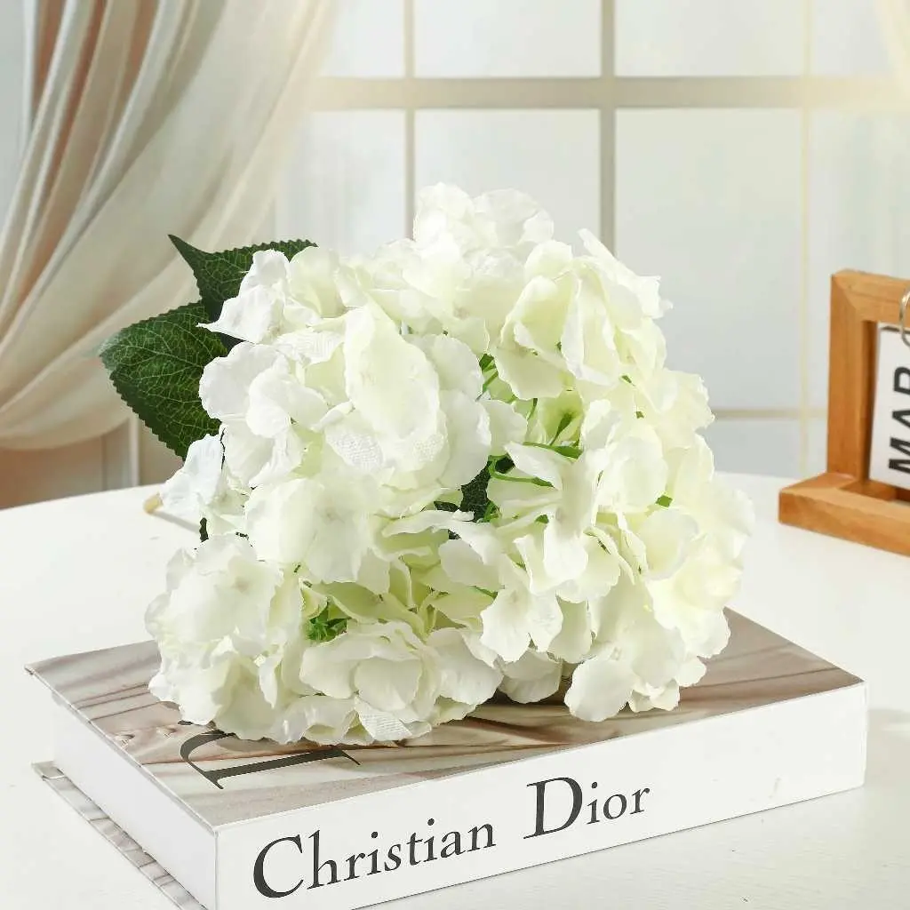 Hortensia Jumbo warna putih, bunga artificial hydrangea, dekorasi bunga artificial 5 cabang, cocok untuk dekorasi pernikahan dan dekorasi kamar.