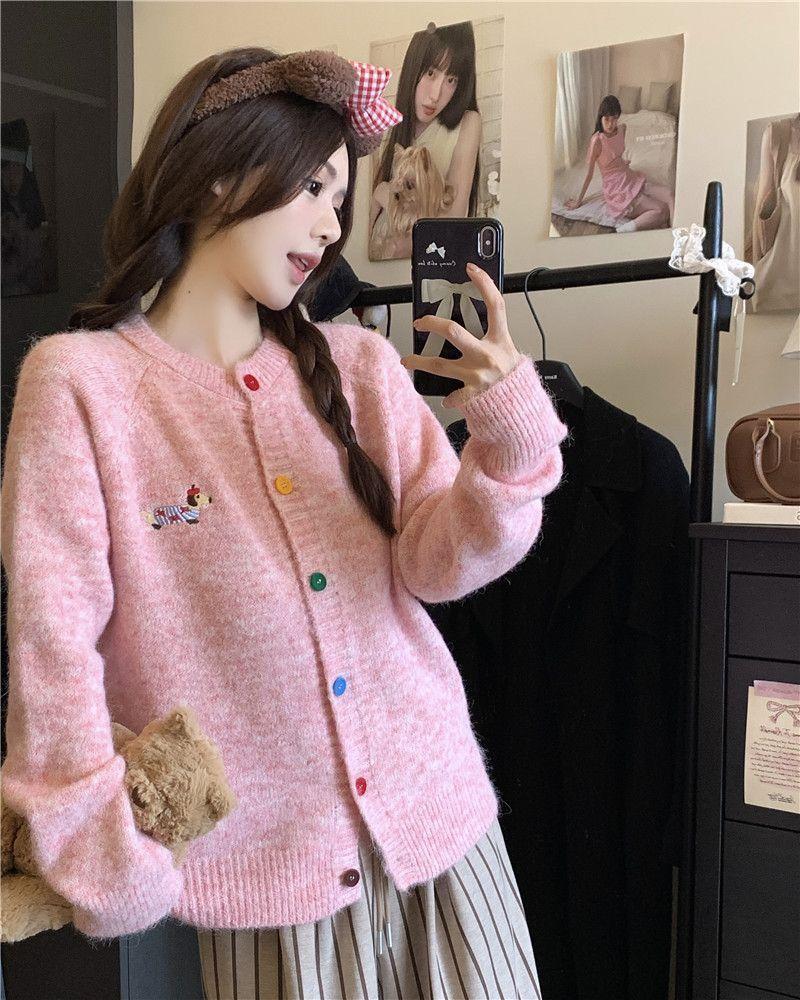 Product Introduction of Áo Khoác Len Chó Xúc Xích Thêu Nút, Nhiều Màu Sắc, Dành Cho Nữ, Mùa Thu, Thêu Hoạt Hình, Áo Cardigan Dệt Kim Mềm Mại, Trẻ Hơn, Phong Cách 2024 3