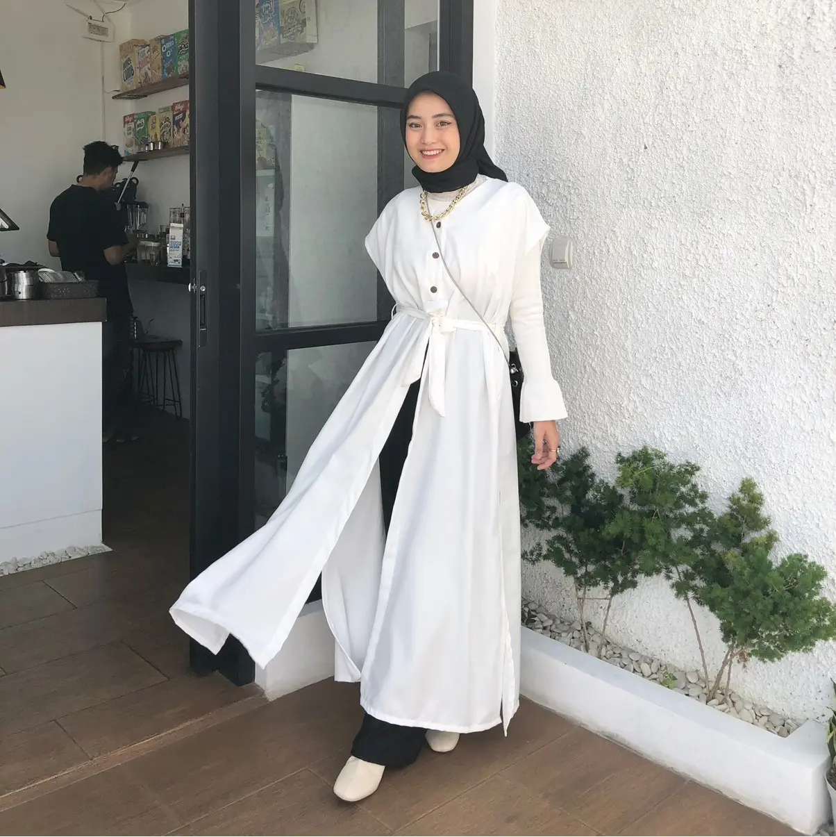 CHAVA OUTER