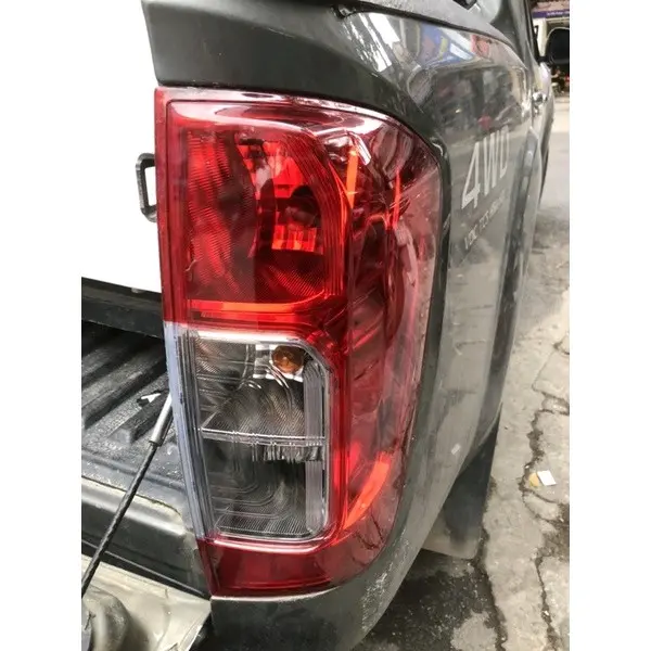 Nắp đèn hậu xe Niss.an Navara 2015 - 2018 , Thay Thế nguyên bản theo xe , có lắp đặt tại cửa hàng 3
