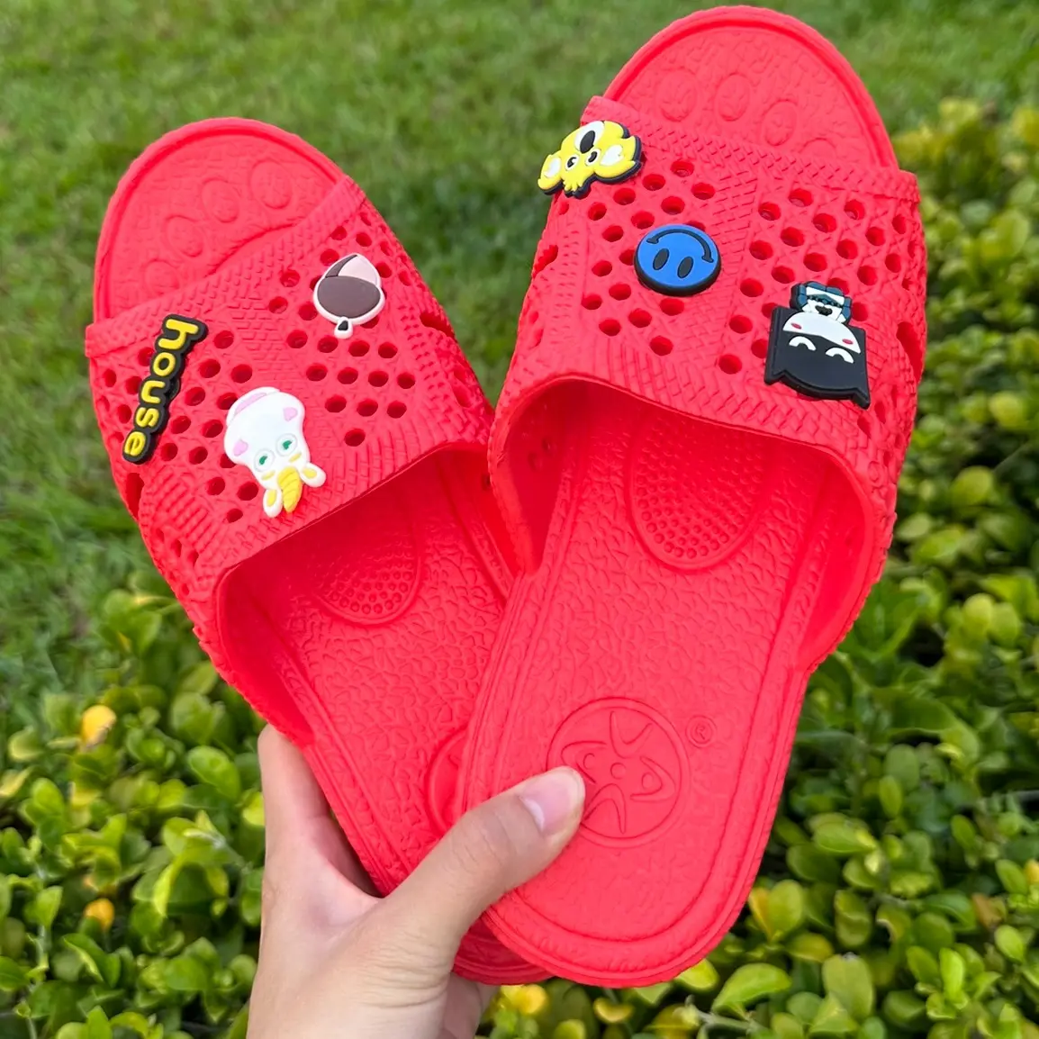 [Tặng Sticker] Dép tổ ong màu Đỏ (Lùi 1 size) nhựa EVA siêu nhẹ,êm chân,đủ size