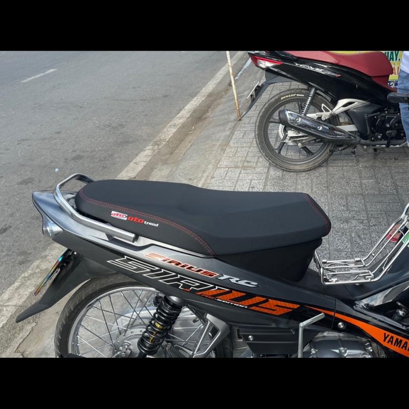 Yên Sirus 50/110 mút vàng gọt góc cạnh 2 tầng