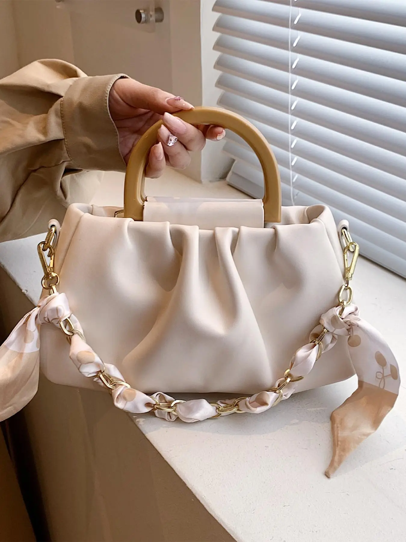 Women's Solid Color Ruched Design Crossbody Bag, Fashionable Chain Strap Shoulder Bag for Daily Used, Casual Trendy Versatile High-quality Daily Commuting Bag