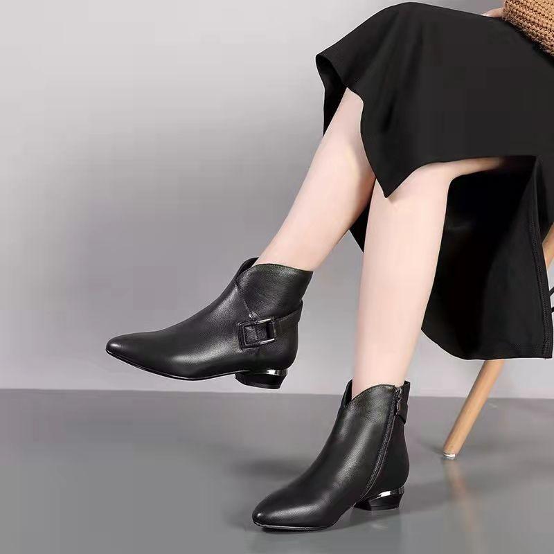 Product Introduction of Bốt Cho Mẹ, Da Thật Mềm Mại, Dành Cho Phụ Nữ Từ 40 Đến 50 Tuổi, Phong Cách Phương Tây Mới, Mũi Nhọn Cao Cấp, Giày Da, Gót Khối, Giày Nữ 1
