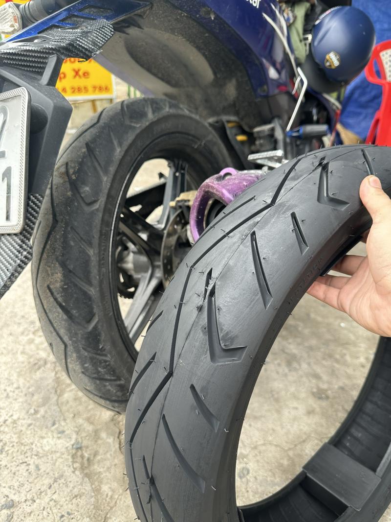 Product Introduction of 1 Cái Vỏ Lốp Xe HVR 17 inch Không Ruột cho Exciter Winner Raider Satria Sonic (SL 1 cái) - Vỏ Lốp Xe Máy 3
