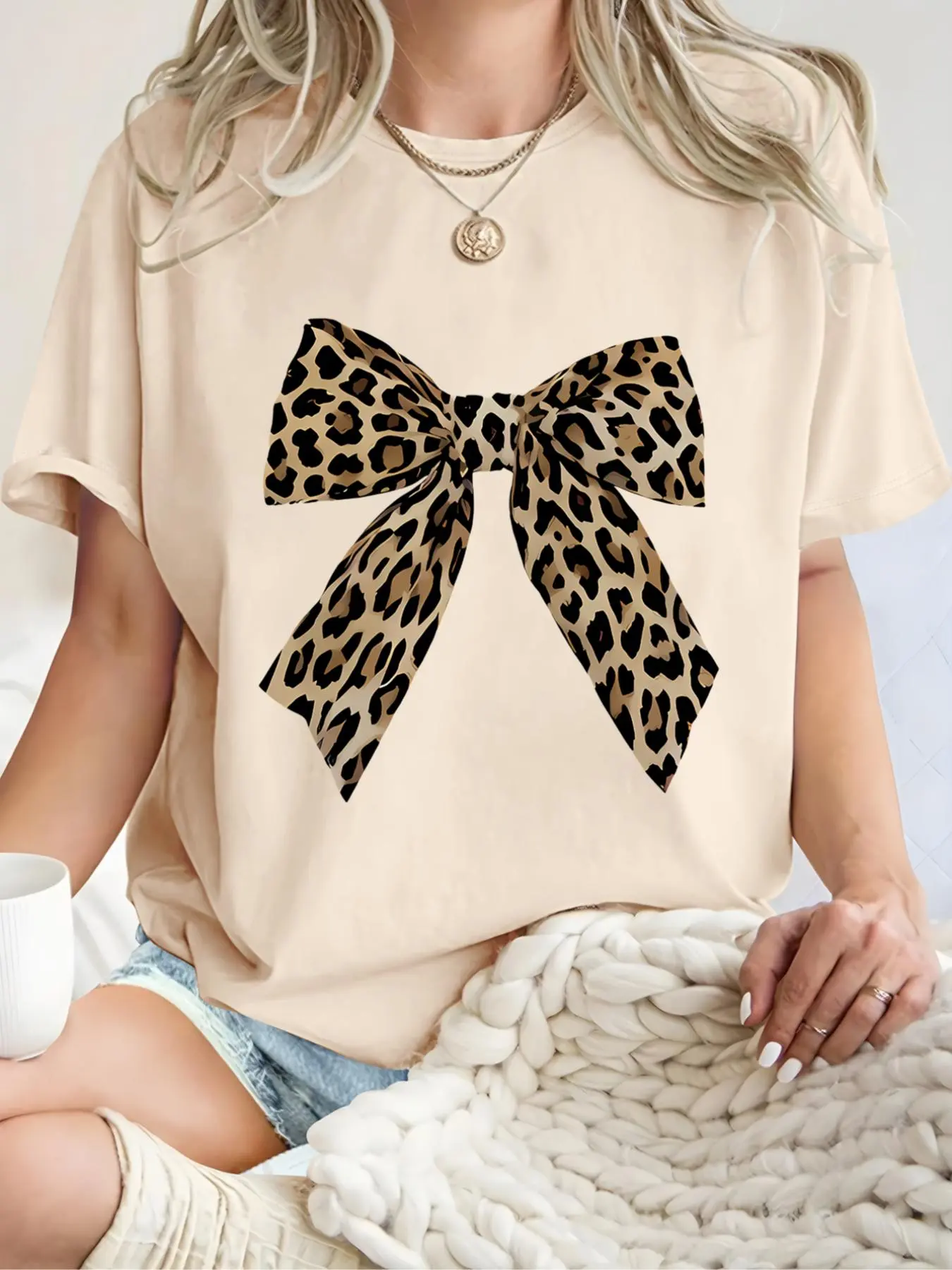 Women's Leopard Bow Print Round Neck Tee, Fashion Casual Crew Neck T-Shirt for Daily Holiday Vacation Outdoor Wear, Ladies Clothes for Summer