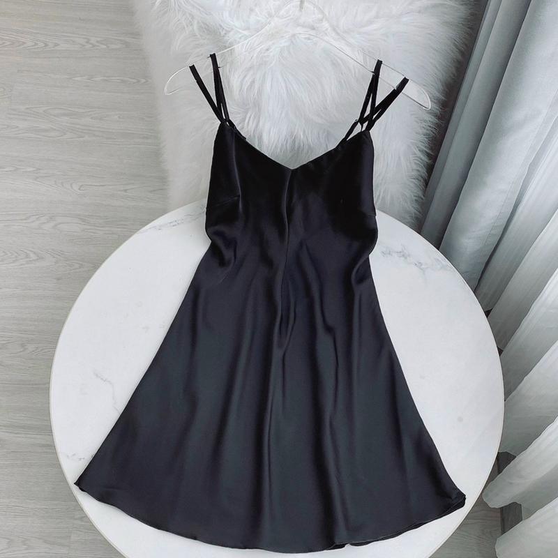 Product Introduction of Váy ngủ nữ dáng suông có mút kèm tăng đơ chất satin đơn giản mà sang trọng D26 14