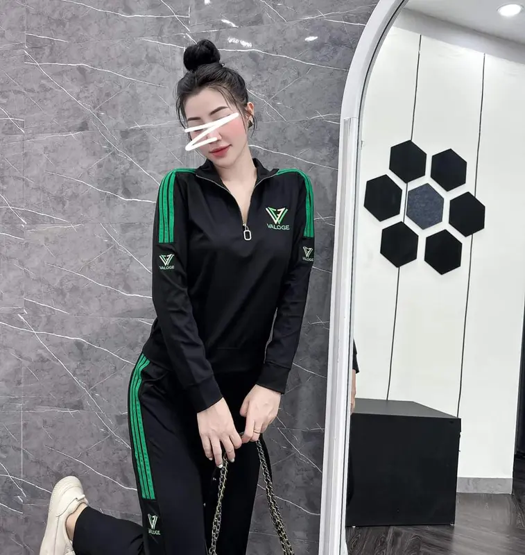 Bộ đồ thời trang fom rộng ống suông thêu mã sản phẩm M818424210 là sự lựa chọn hoàn hảo cho những ai yêu thích phong cách trẻ trung, năng động và sành điệu. Cotton Thun Nữ Áo Women Top Voi Nhung 3