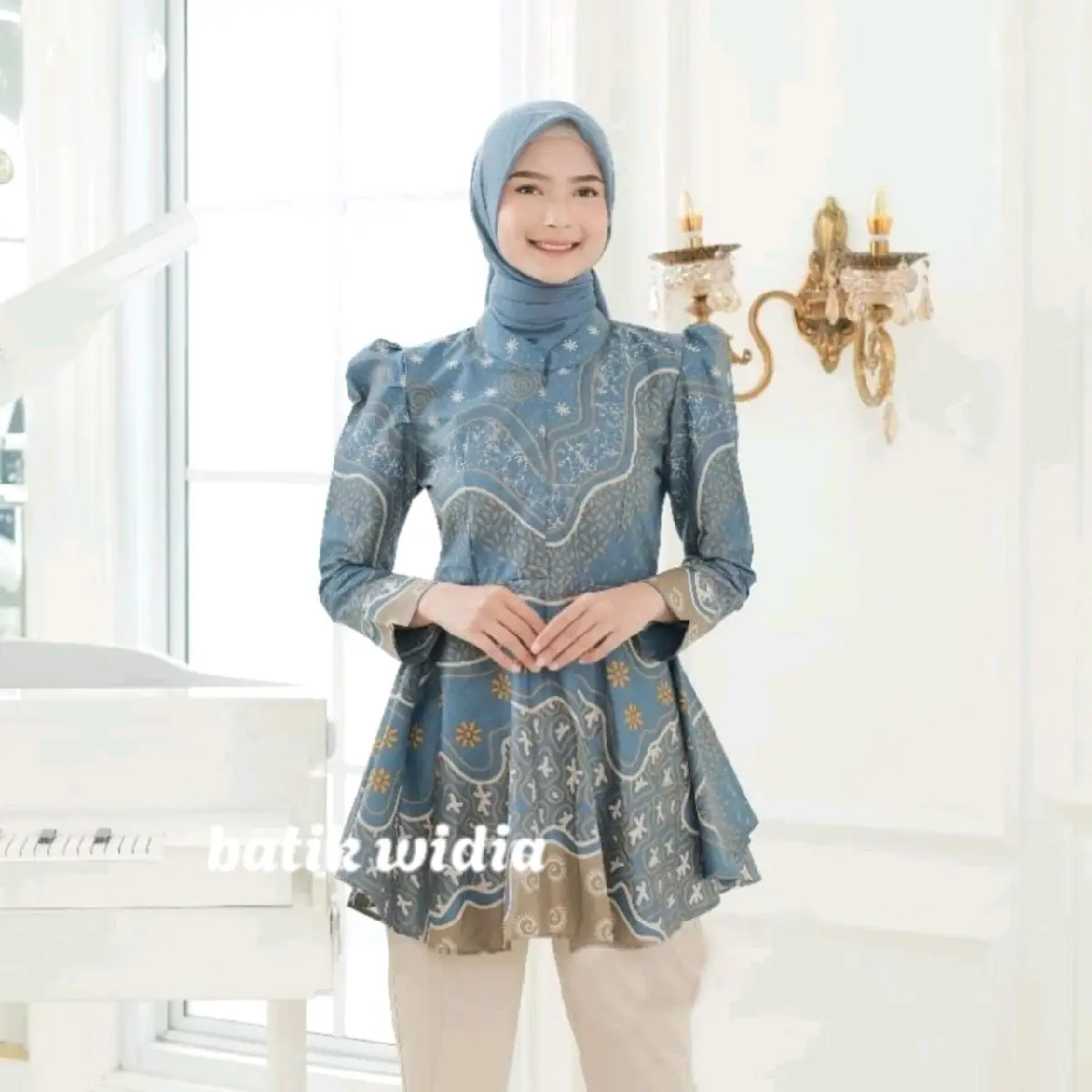 Atasan Batik Wanita Modern Blus Batik Puffy Shoulder Model Peplum Payung Blus Mutiara Blus Kantor by batik widia