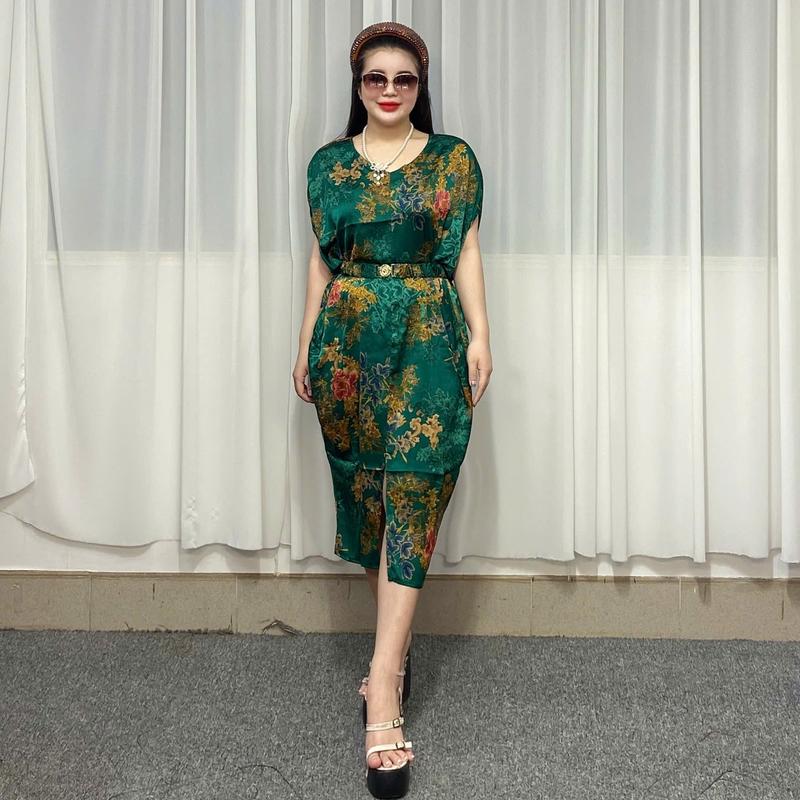 Đầm Suông cổ tim 300079 Miss Hiền chất vải lụa Satin in họa tiết kèm dây xích beo ngang tay cánh dơi tự tin khoe dáng!