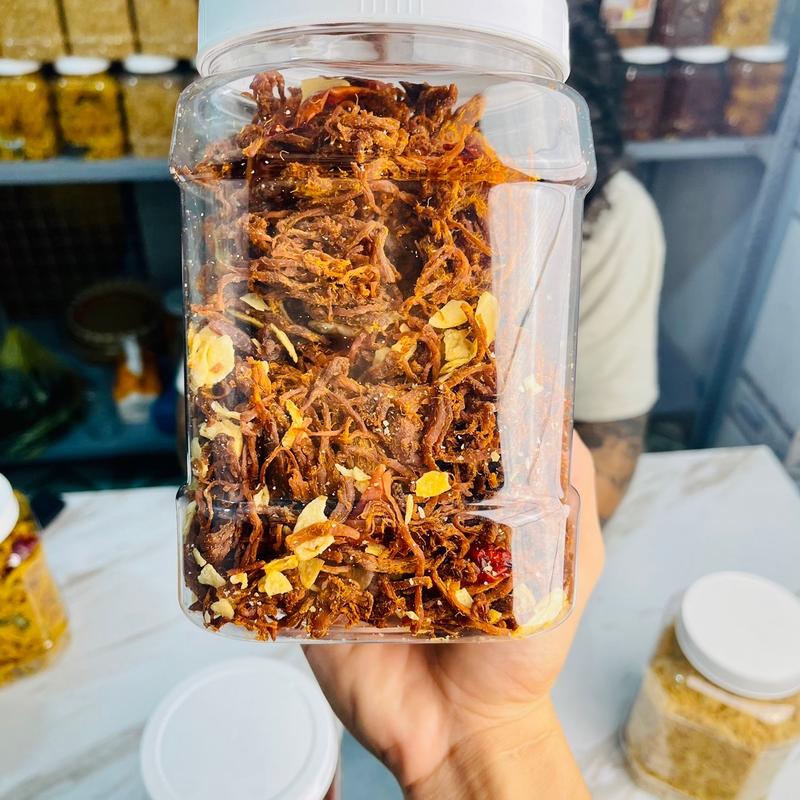 1 hủ 500gram khô heo cháy tỏi ( đậm vị heo ) Snack Ăn Vặt 1