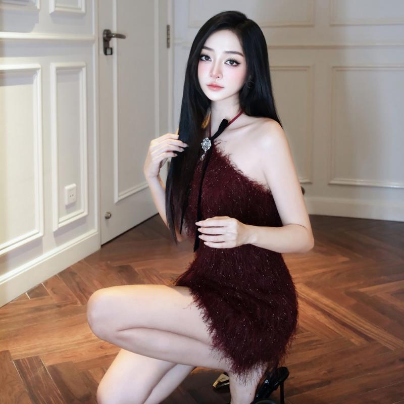 Đầm Khiết dáng suông cổ yếm lông kim tuyến đỏ phong cách dự tiệc KD58