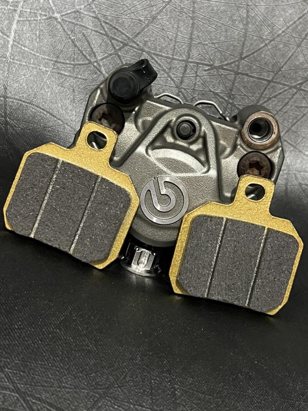 Cặp Bố thắng heo dầu Brembo, adelin, Fando 2 pis đối xứng