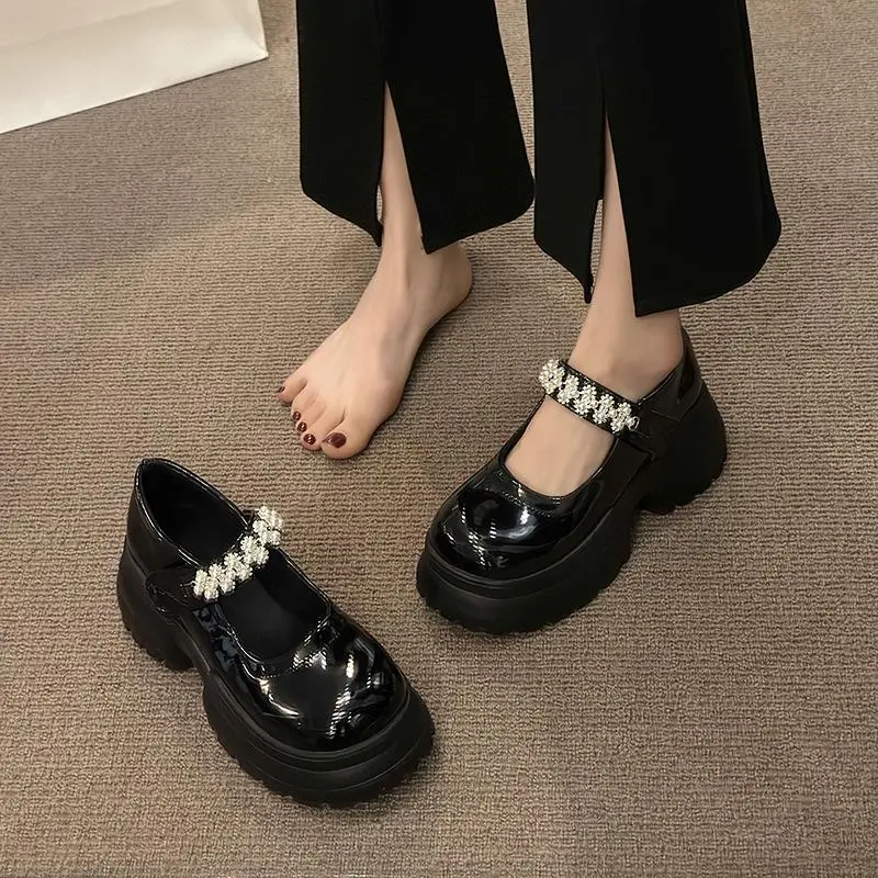 Mary Jane shoes heightened platform soles and versatile Loafer shoes