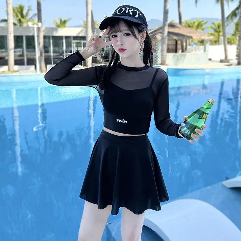 Women's Swimsuit 2025 New Conservative Two-Piece Tummy Covering Slimming High-End Feel Slimming Beach Vacation Long Sleeve Swimwear