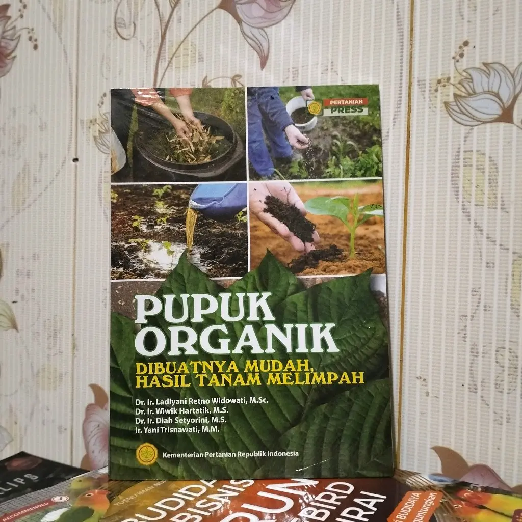 "Pupuk Organik (Dibuatnya Mudah, Hasil Tanam Melimpah)" Soft Cover