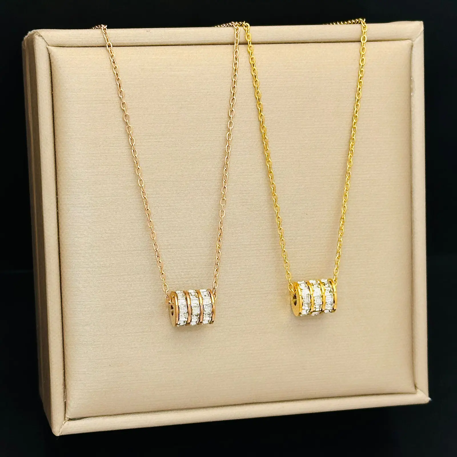 Popular stainless steel cylindrical pendant necklace, ladies' sparkling jewelry, romantic girlfriend gift that doesn't fade