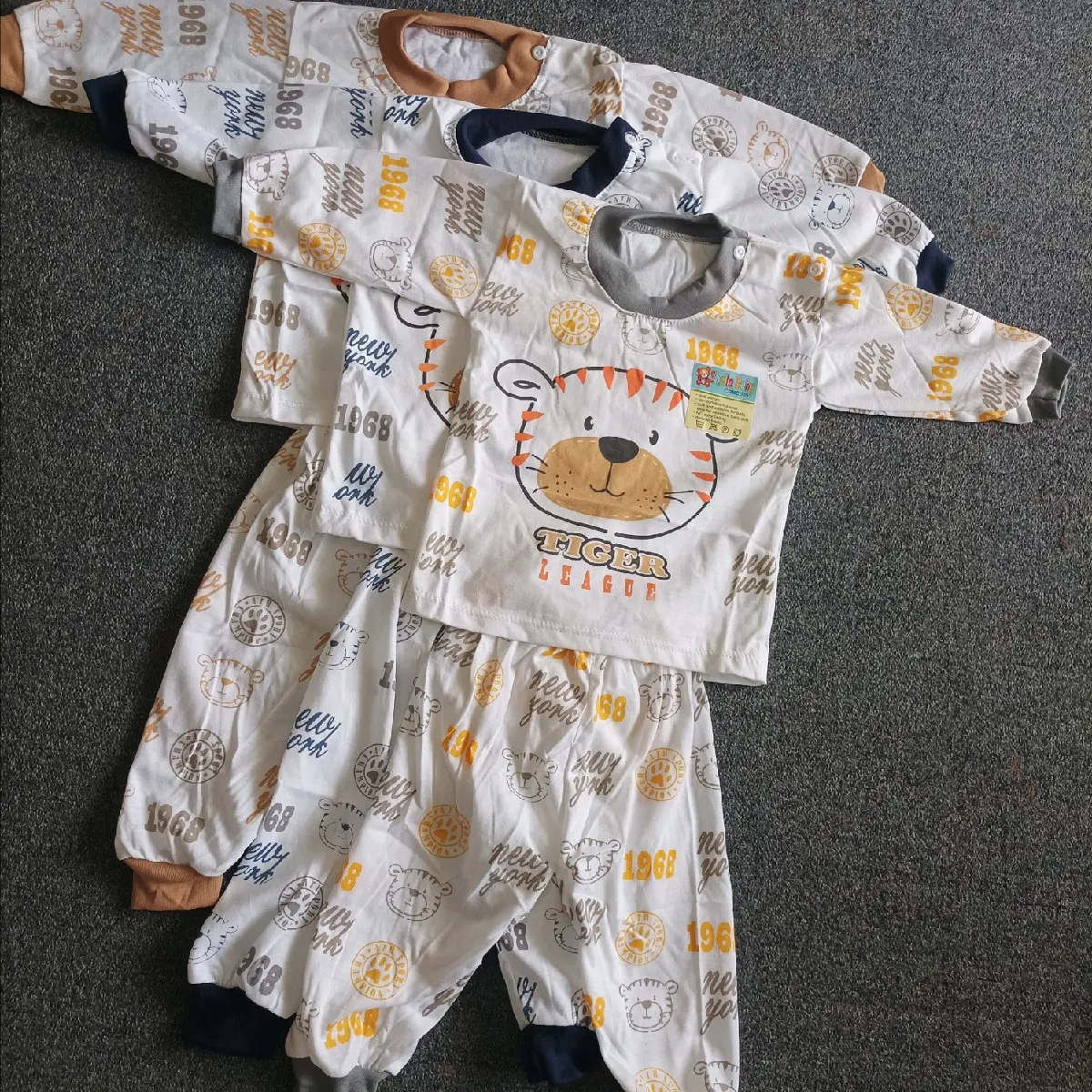 Azzalfa26-Setelan oblong motif tiger bayi usia 0-7 bulan bb 7 kg bahan PE