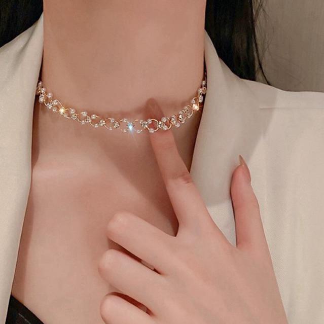 vòng cổ ngắn đính đá và châu , choker cổ dây xích sang chảnh