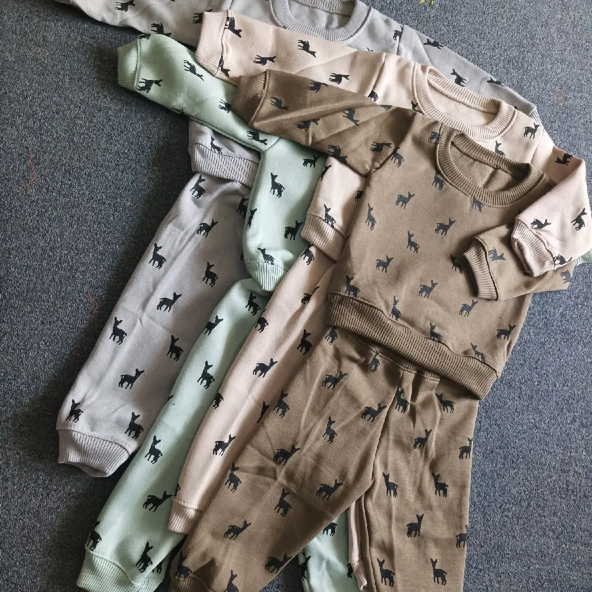 Azzalfa26-Setelan Joger Baju Bayi motif rusa untuk usia 3-12 bulan berat bb 11 kg