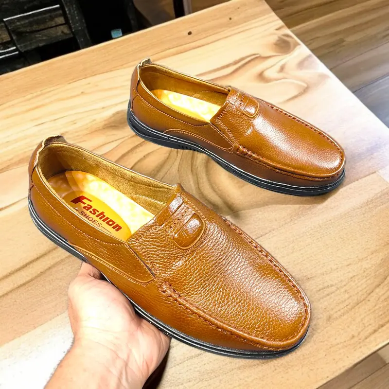 Giày Da bò trung niên cao cấp có 2 màu nâu đen đế cao su đươc khâu chắc chắn size từ 38 đến 43 phom dáng ôm chân, đế chống trơn ( Hàng Hộp ) Nam đế bằng 2