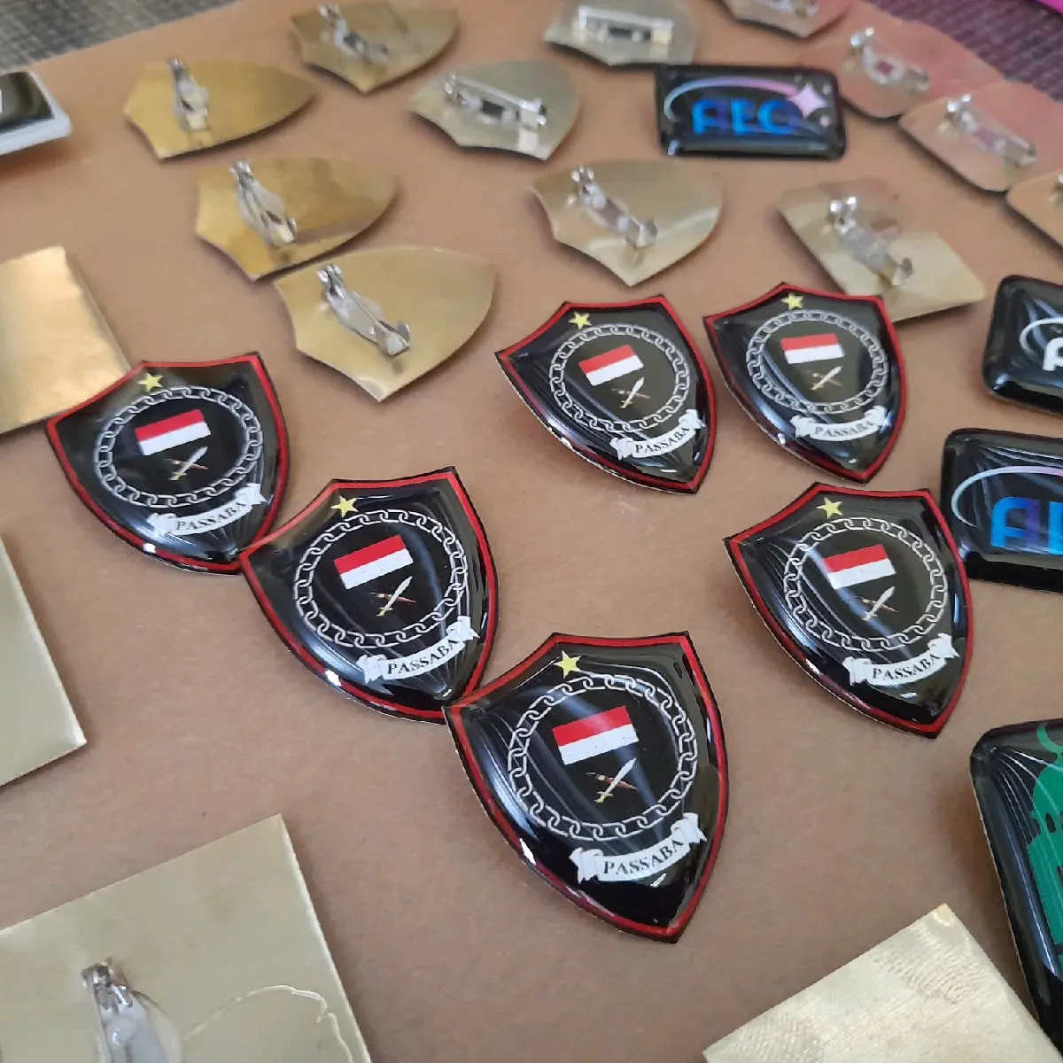 pin kuningan custom Bros Magnet Resin