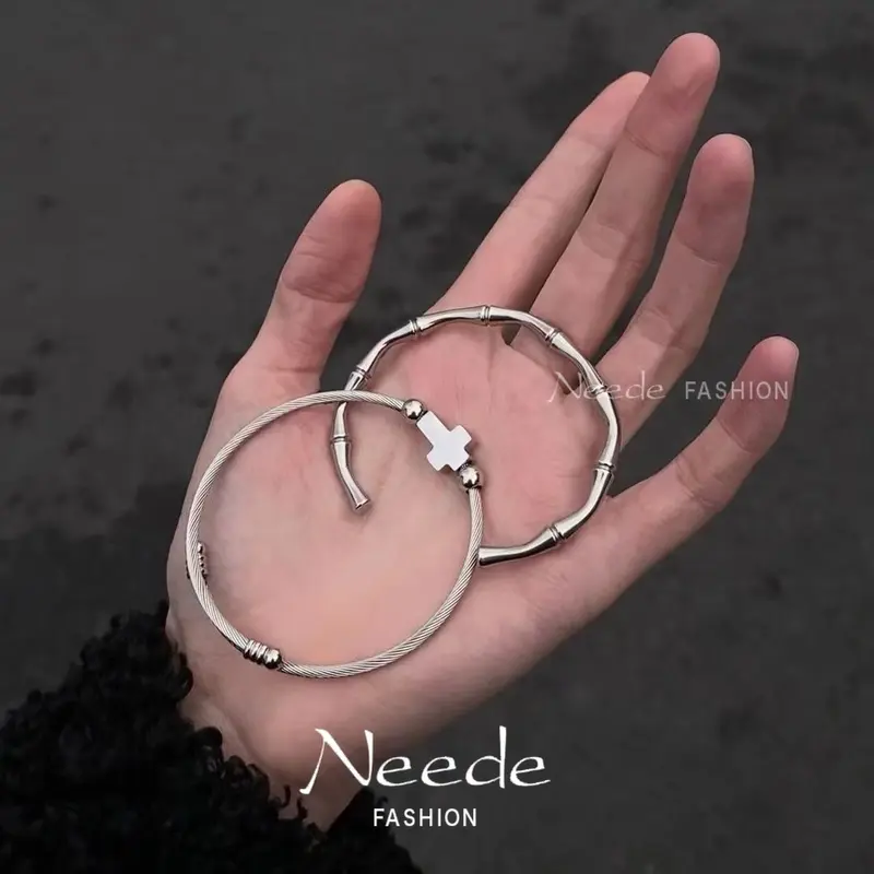 Vòng Tay Đôi, Thiết Kế Chữ Thập Unisex, Chất Liệu Thép Titan Thích Hợp Cho Tình Nhân, Có Thể Điều Chỉnh Độ Mở, Thiết Kế Độc Đáo Bao Gồm Nút Gỗ Tre 3