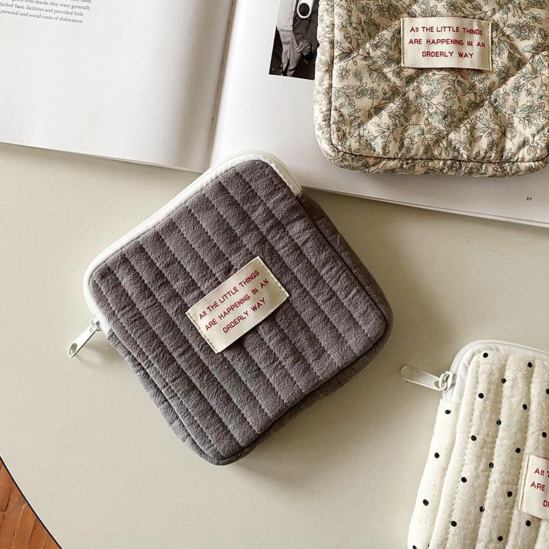 Product Introduction of Cute Portable Makeup Bag, Hygiene Cotton Bag, Earphone Bag, Lipstick Bag, Digital Organizer Bag 9
