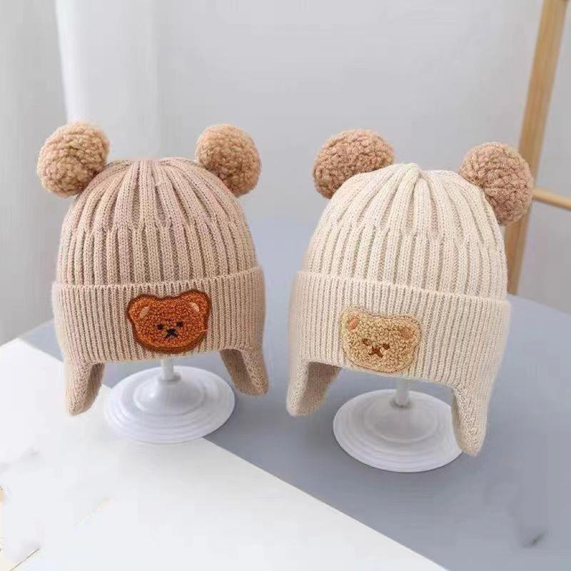 Mũ/Nón len cho bé chùm tai ấm áp, đính hình gấu hai quả bông màu sắc dễ thương, từ 5 tháng đến 3 tuổi