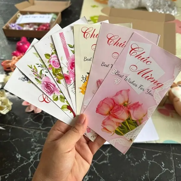1 tấm thiệp chúc mừng (gồm thiệp, phong thư và túi bóng)