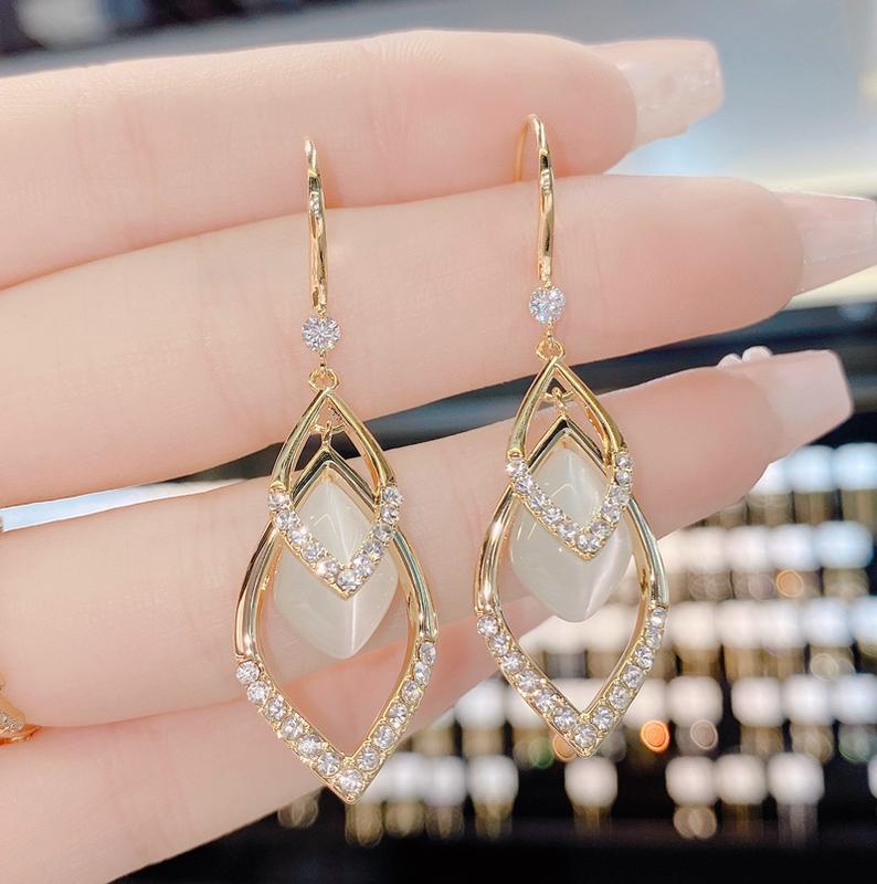 Anting Gantung Panjang Model Belah Ketupat Dengan Berlian Elegan Untuk Wanita 2
