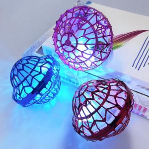 Bola Terbang Berputar, Lampu Malam, Bola Terapung, Baling Tangan, Berputar, Melegakan Tekanan, Reka Bentuk UFO, Bercahaya Kebaharuan, Hadiah Kanak-kanak Flying Outdoor
