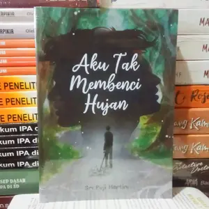Buku Novel AKU TAK MEMBENCI HUJAN