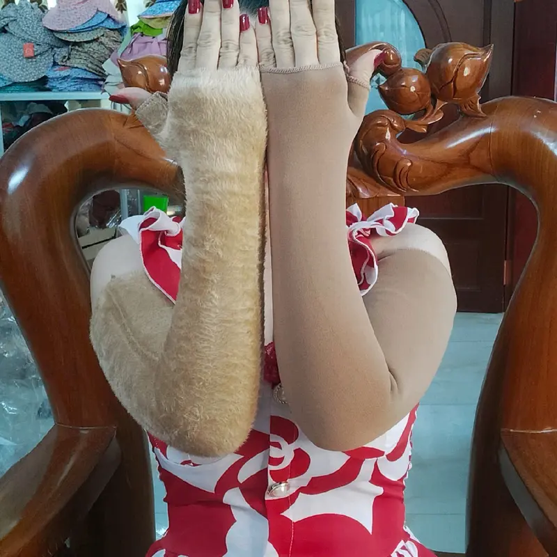 GĂNG TAY XỎ NGÓN LÔNG NHUNG 3 màu (nâu _da _đen) 0