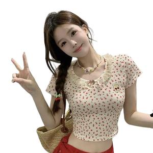 เสื้อยืดแขนสั้น สไตล์น่ารักและเซ็กซี่ ลูกไม้ลายดอกไม้ขนาดเล็ก ดีไซน์น่าระทึกใจ ทรงสลิมฟิตและกระชับสัดส่วน ดีไซน์เก๋ไก๋ เสื้อสั้น สำหรับผู้หญิง ใส่หน้าร้อน Clothing Women Lady Tshirt