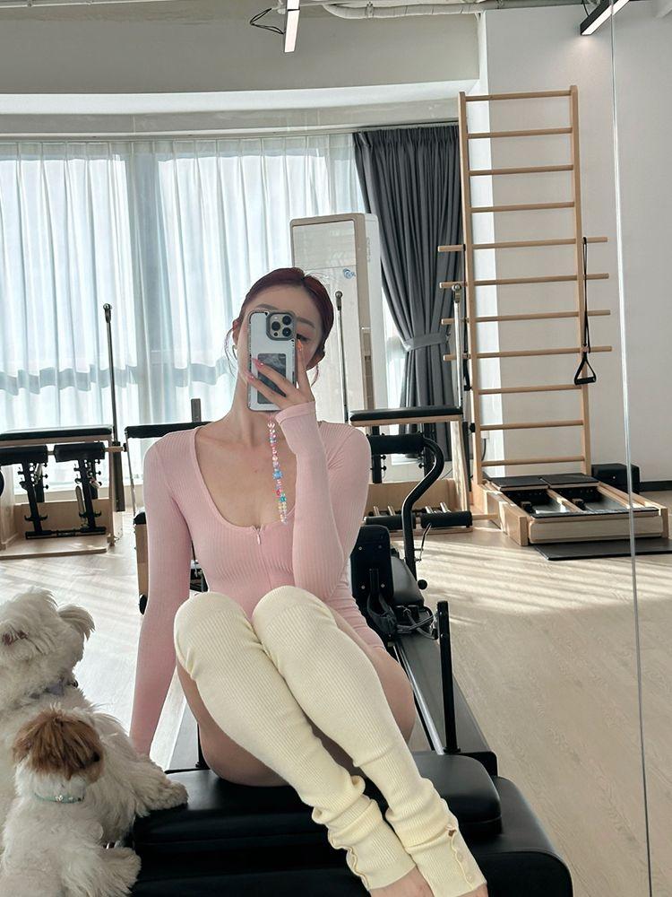 Product Introduction of Trang Phục Tập Gym Thể Dục, Một Mảnh, Dễ Thương Và Gợi Cảm, Bộ Đồ Tập Yoga Màu Hồng Ngọt Ngào Dành Cho Nữ, Dài Tay, Bó Sát Và Bó Sát, Cô Gái Nóng Bỏng Thích Hợp Cho Pilates, Quần Đùi Áo Jumpsuit Quần 4