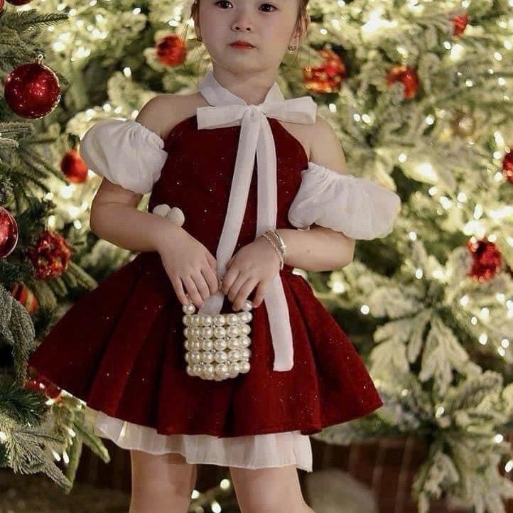 Váy Noel nhung trễ vai cổ yếm cài hoa eo cực xinh cho bé