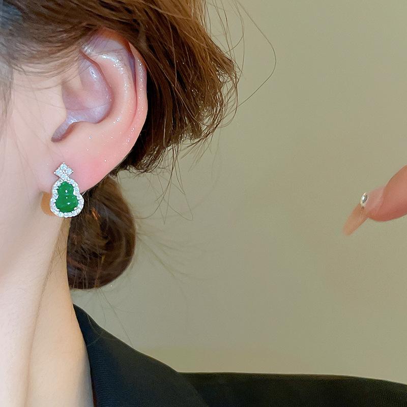 Product Introduction of New Chinese Style Gourd Earrings Chinese Style Earrings Fashionable High-end Versatile Ear Jewelry 13