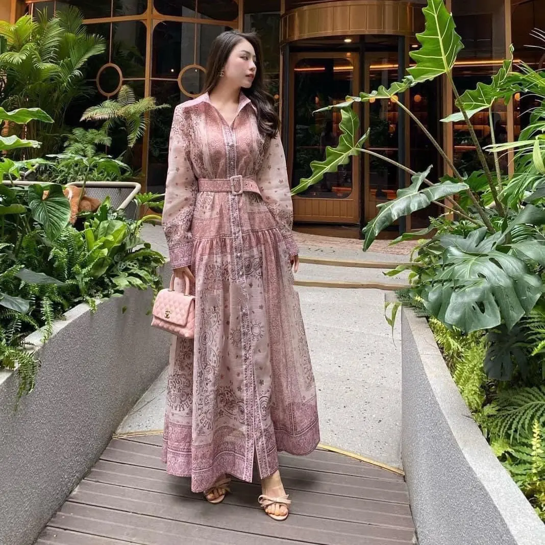 Váy hồng hoạt tiết zmm kèm betl