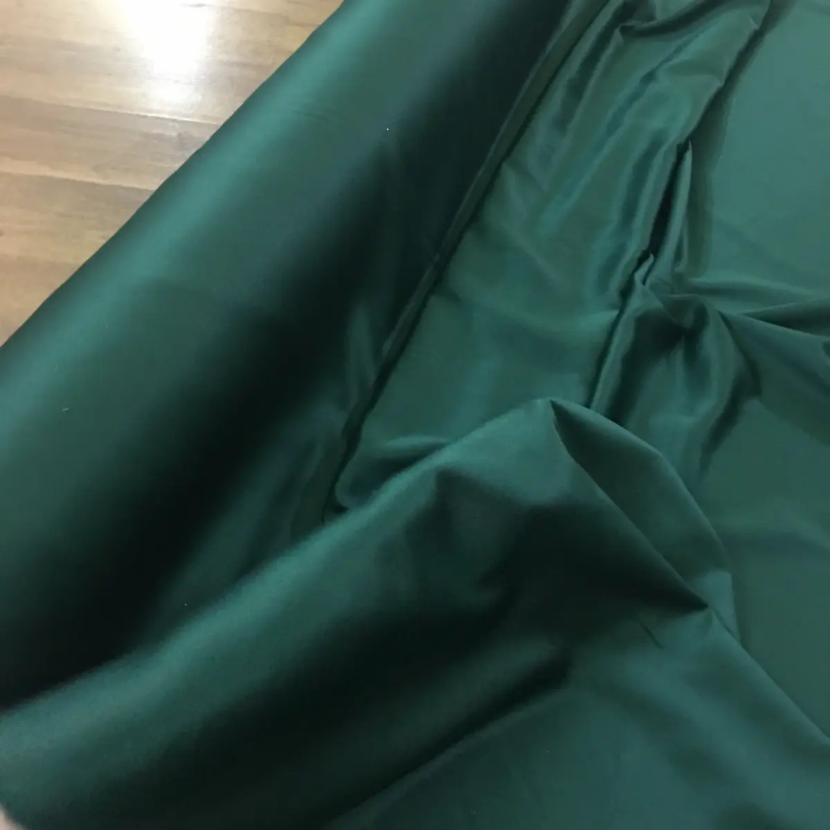 Kain Satin Velvet Premium Bahan Furing Inner Kebaya Bridesmaid Warna Hijau Tua Emerald Green