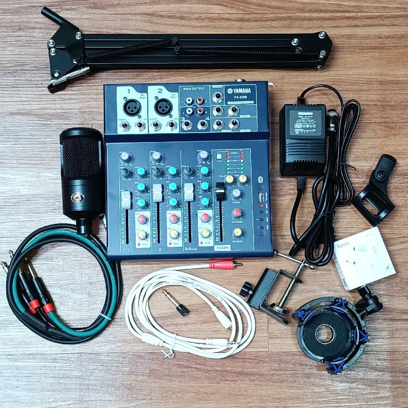 Trọn Bộ Míc Thu Âm Livestream Mixer F4 bàn trộn hát điện thoại chuyên nghiệp có Bluetooth Bắt nhạc và Míc AQTA_Q1 nguồn 48V míc màu đen