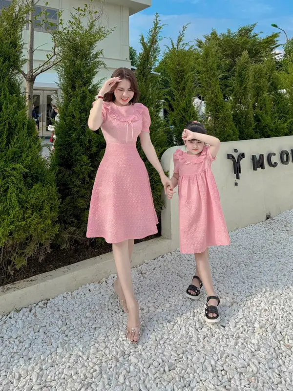 Bnstyle Váy Đôi Mẹ Và Bé Gái Cổ Bèo Tay Phồng Màu Hồng Phấn Hạt MB04112024244 Top 0
