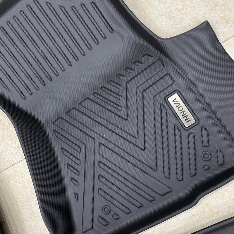 Thảm lót sàn nhựa 5D - Innova 2023 2024 đúc nguyên khối bộ 4 tấm