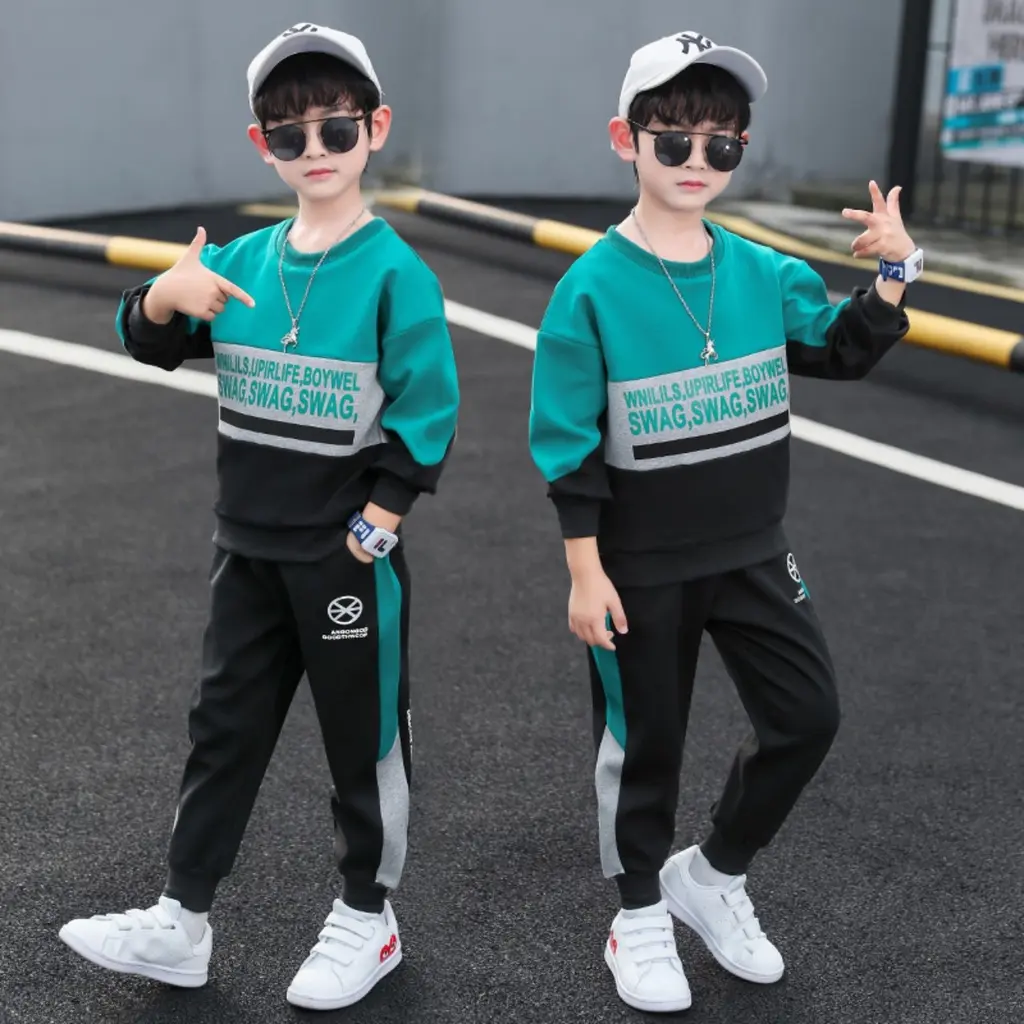 Set bộ quần áo thu đông bé trai 14-45kg mẫu chữ SWA. Chất liệu nỉ mềm mại, ấm áp.