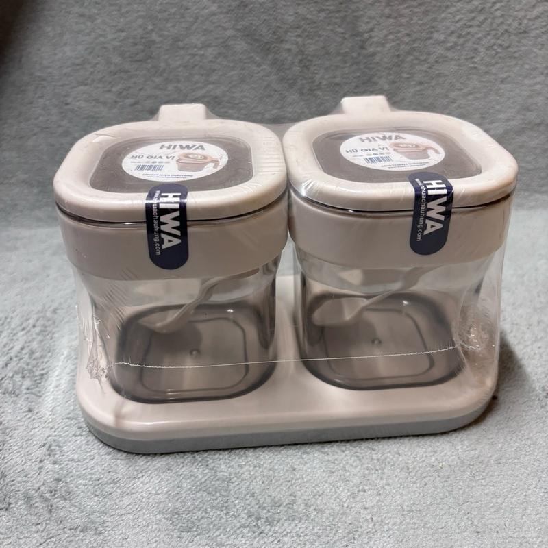 BỘ ĐỰNG GIA VỊ 2-3 HỘP TIỆN LỢI KÈM THÌA MÚC Màu sắc nhã nhặn, chất liệu nhựa PP nắp đóng tiện lợi dễ dàng vệ sinh 2