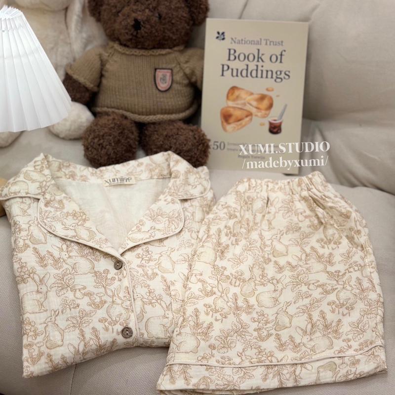 Set Đồ Bộ Ngủ Nữ ở nhà chất liệu vải xô Muslin hoạ tiết con thỏ màu be ( freesize < 65kg )-ALICE SET BY XUMI