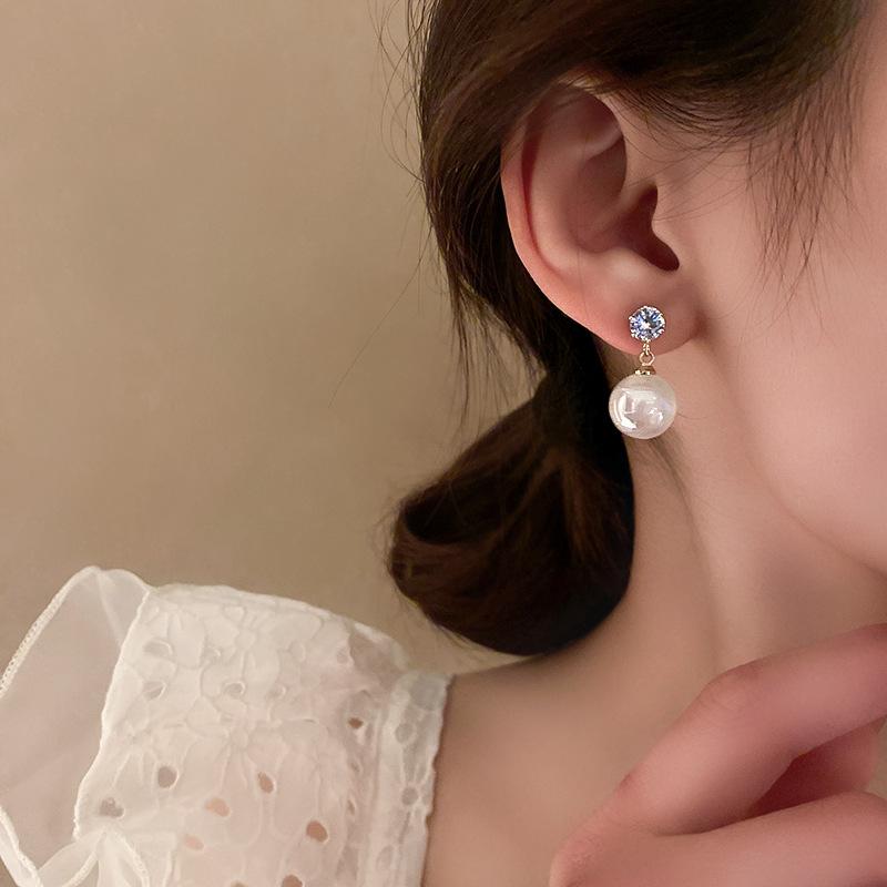 Product Introduction of Rainbow Electroplated Mermaid Pearl Earrings| 2025 Spring Hypoallergenic Titanium Ear Studs| Women's Minimalist Korean-Style Jewelry| Cross-Border Exclusive Daily Premium Accessories 6
